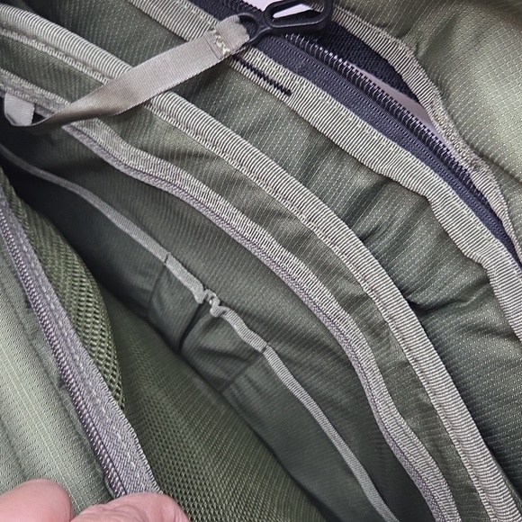 Thule Paramount 14 L Crossbody Bag Messenger - Picture 12 of 16